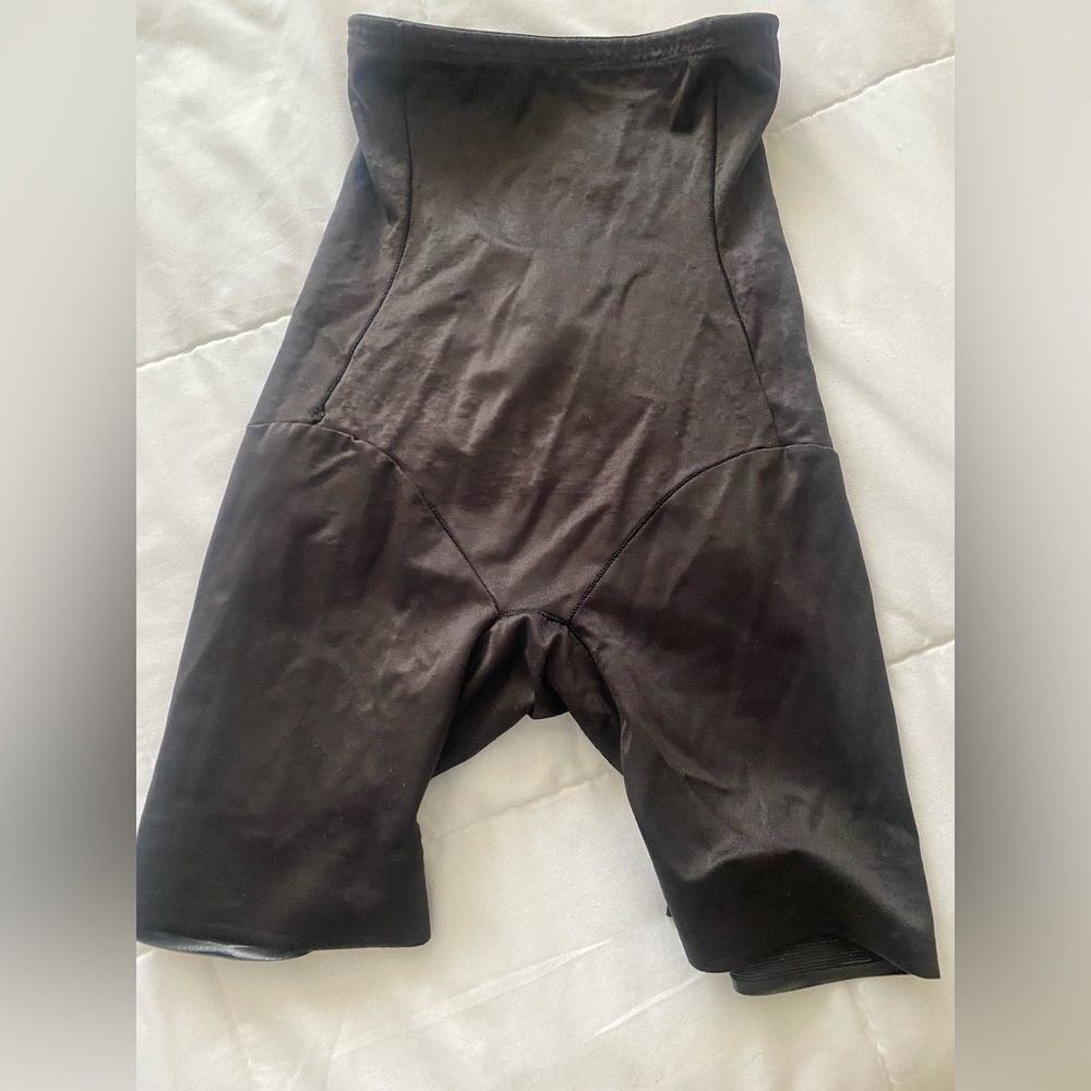 Sears Classic Black Shaping Shorts Size Medium –Shapewear Style Smoothing Fit